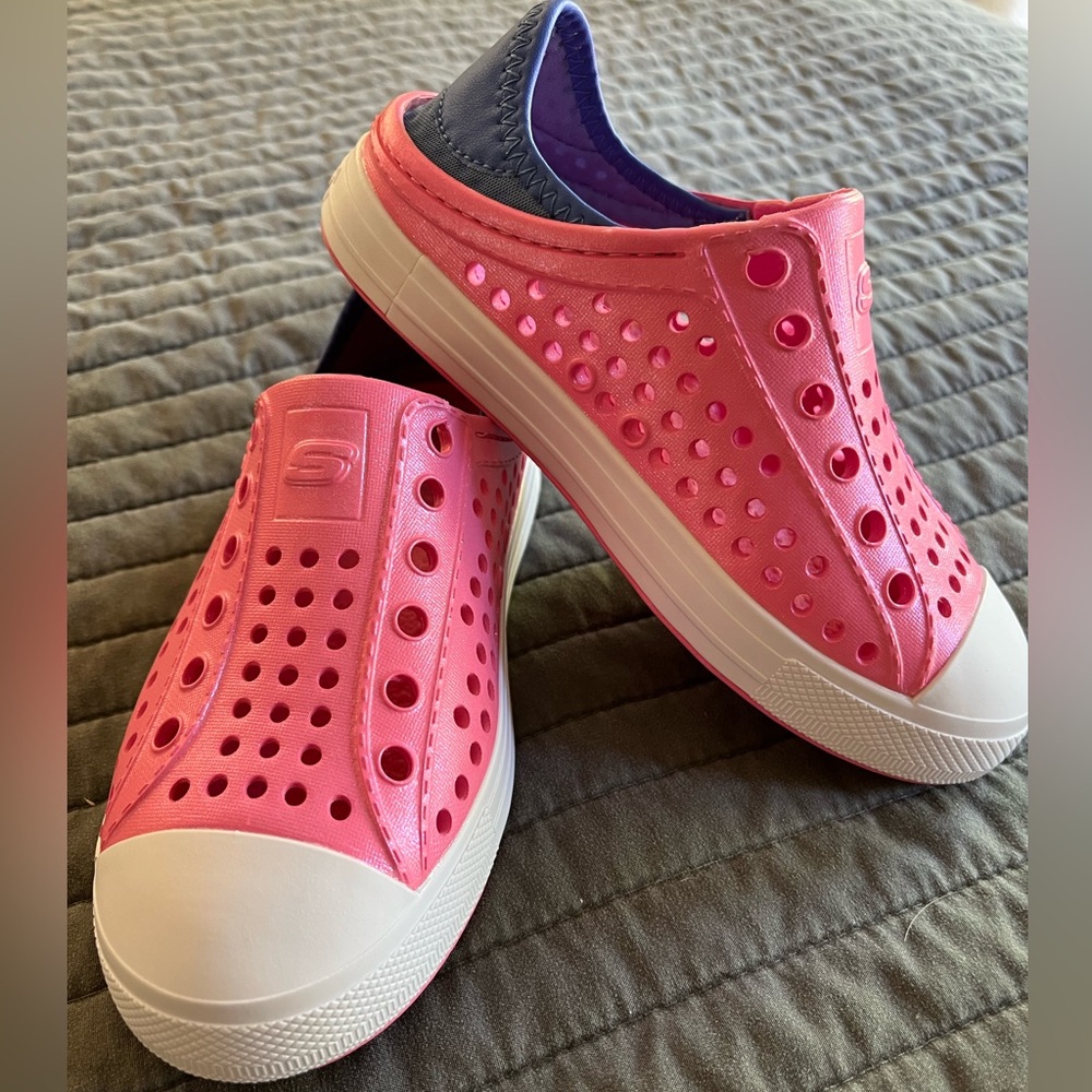 New (without tags) Skechers Little Girls Water/Play Shoes, Size 13